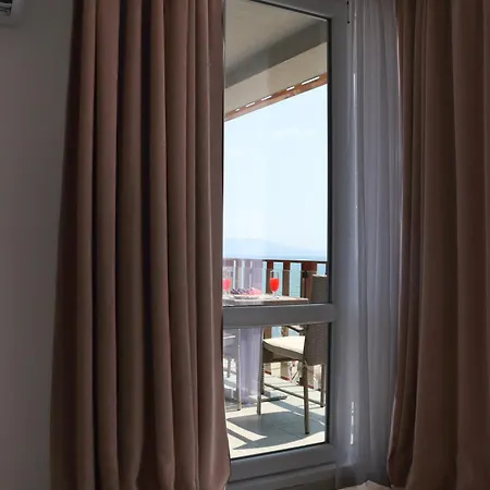 アパートホテル Stylish Paradiso 206 4*